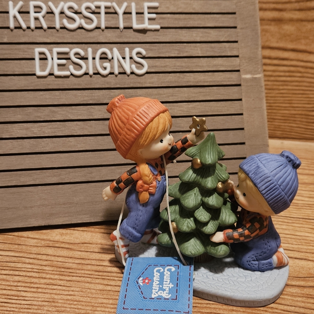 Enesco Country Cousins Katie & Scooter Decorating Tree Figurine